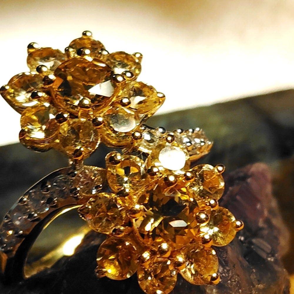 BRAZILIAN SUNFIRE BERYL, & CITRINE, ZIRCON SHOULDERS. 18 K-YG, STERLING. SZ-6